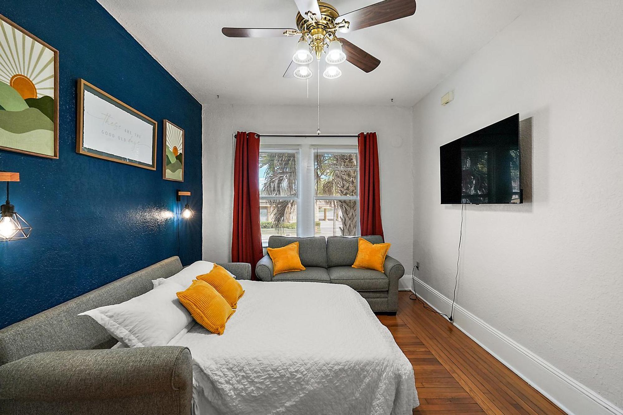 Downtown Den-King Bed~Heart Of Eustis~Queen Sleeper~Upstairs~Bright & Happy Kültér fotó