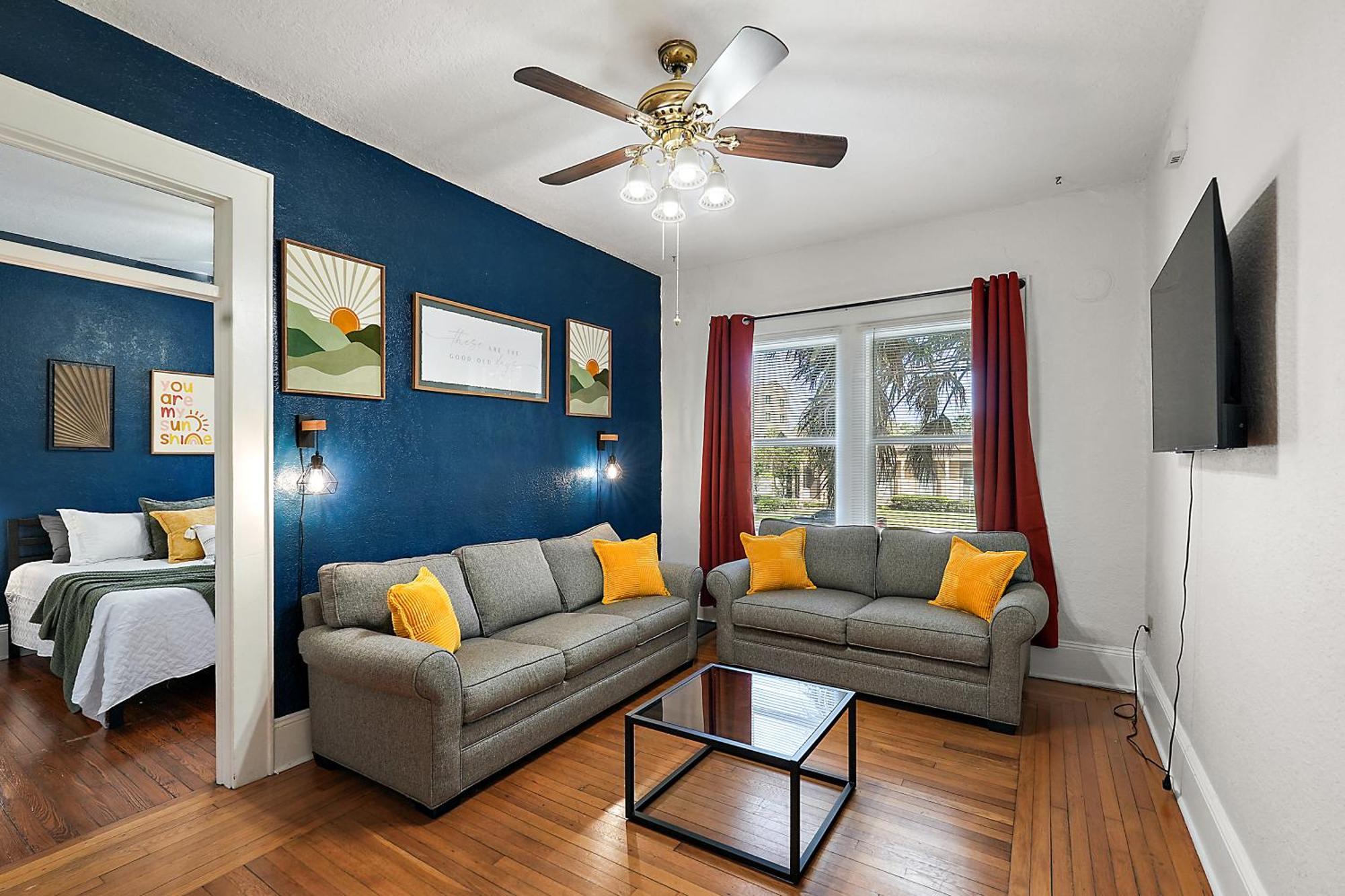 Downtown Den-King Bed~Heart Of Eustis~Queen Sleeper~Upstairs~Bright & Happy Kültér fotó
