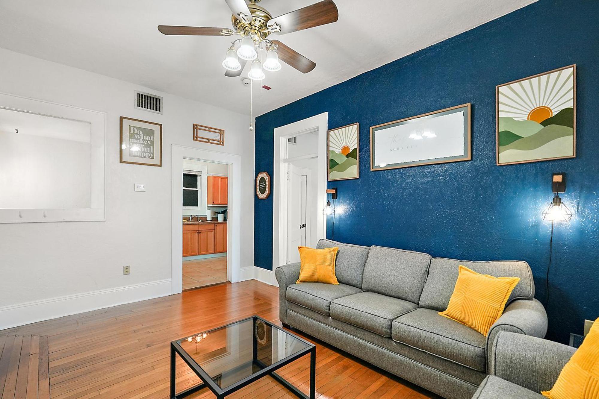 Downtown Den-King Bed~Heart Of Eustis~Queen Sleeper~Upstairs~Bright & Happy Kültér fotó